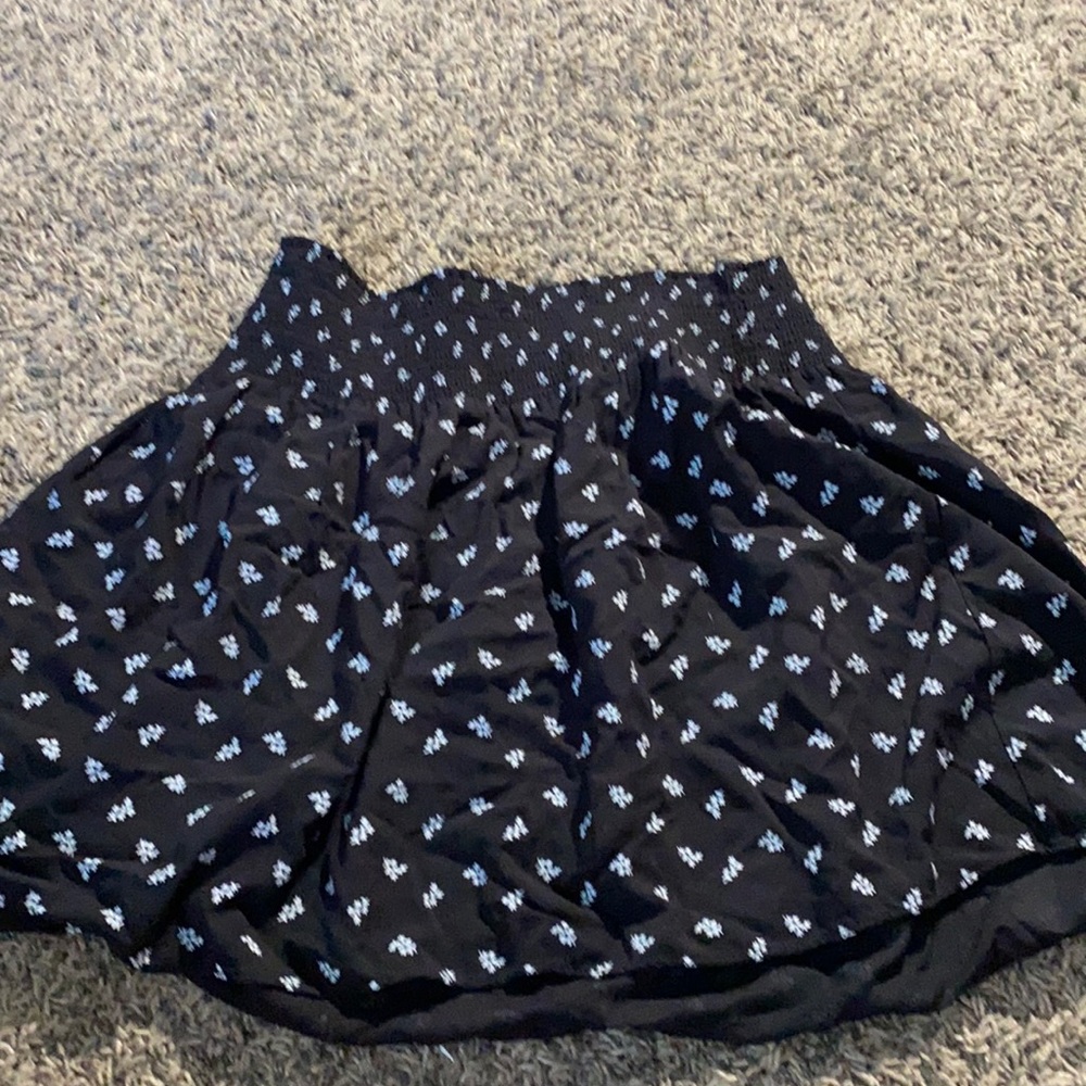 black floral skirt. very stretchy. size L